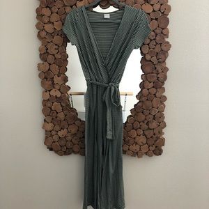 V-neck romper/jumpsuit